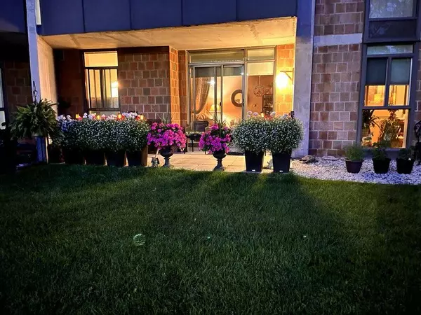 Burlington, ON L7L 5L2,5250 Lakeshore RD #104