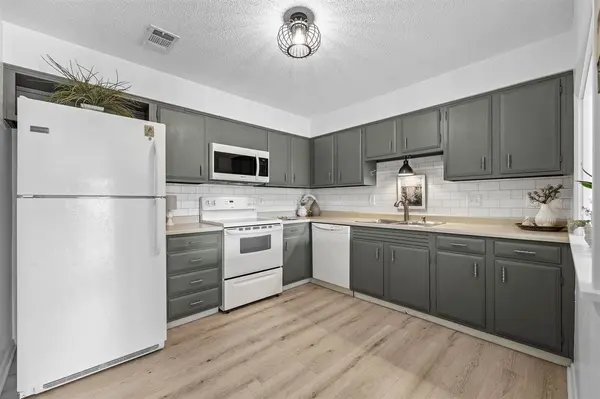 130 Thompson Dr SE #320, Cedar Rapids, IA 52403