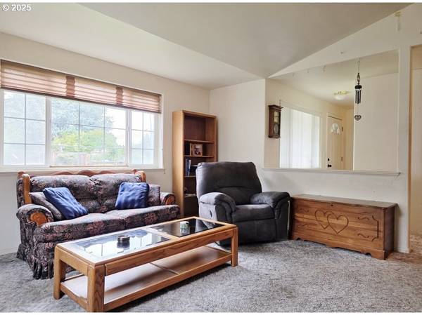 Eugene, OR 97402,795 Red Cedar CT