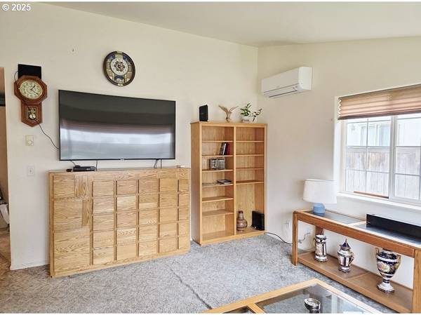 Eugene, OR 97402,795 Red Cedar CT