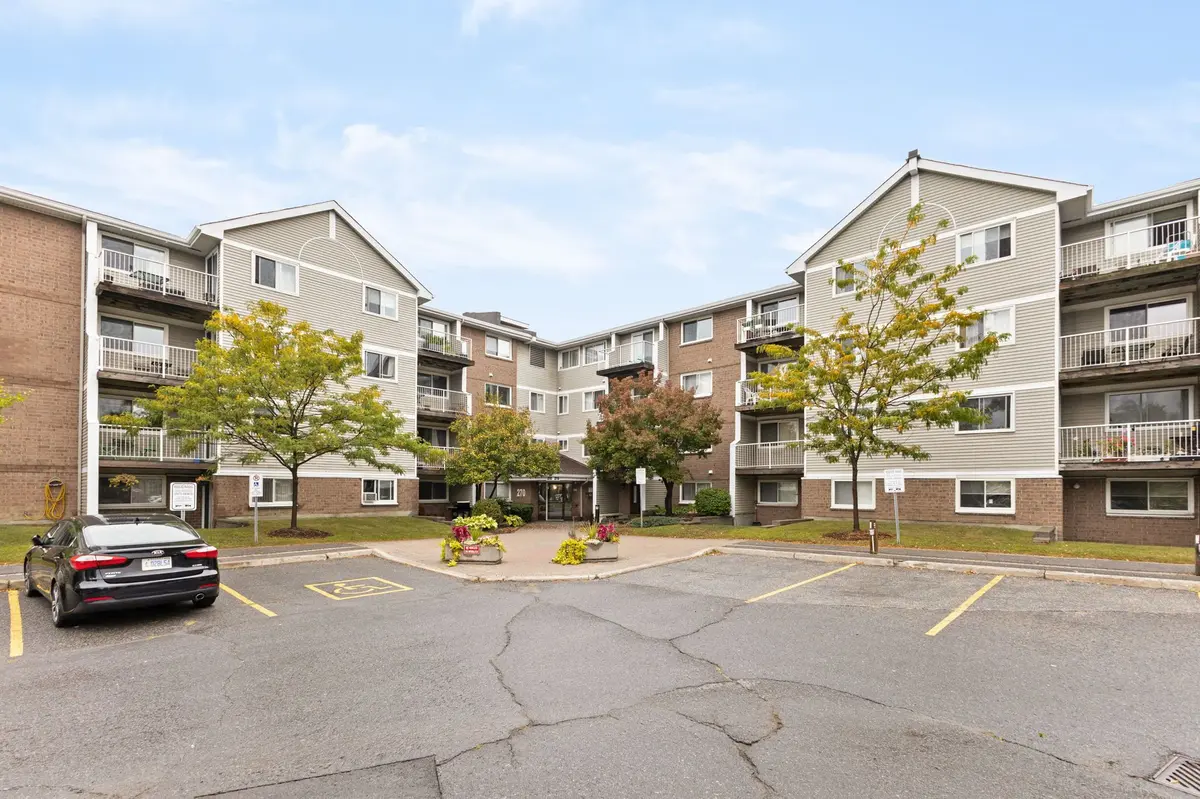 Manor Park - Cardinal Glen And Area, ON K1K 4M3,270 Brittany DR #304