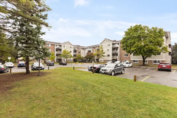 Manor Park - Cardinal Glen And Area, ON K1K 4M3,270 Brittany DR #304