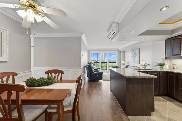 Vanier And Kingsview Park, ON K1L 8E7,158C McArthur AVE #907