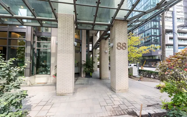 Toronto C10, ON M4P 0A5,88 Broadway AVE #1406