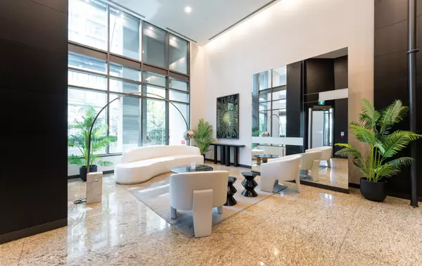 Toronto C10, ON M4P 0A5,88 Broadway AVE #1406