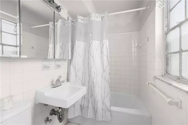 New York, NY 10022,240 East 55th ST #9H