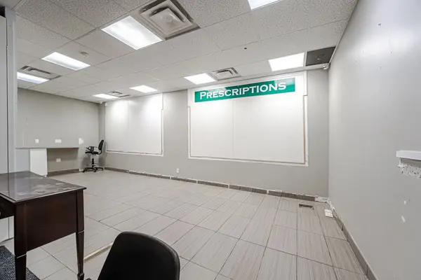 Hunt Club - South Keys And Area, ON K1V 7Z9,1883 Bank ST #C