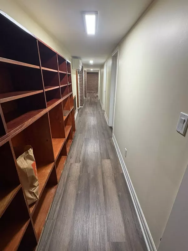 Toronto, ON M6H 3V6,7 Greenlaw AVE