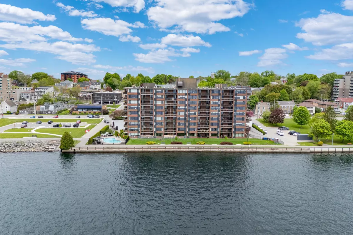 Brockville, ON K6V 1A3,55 WATER ST E #405