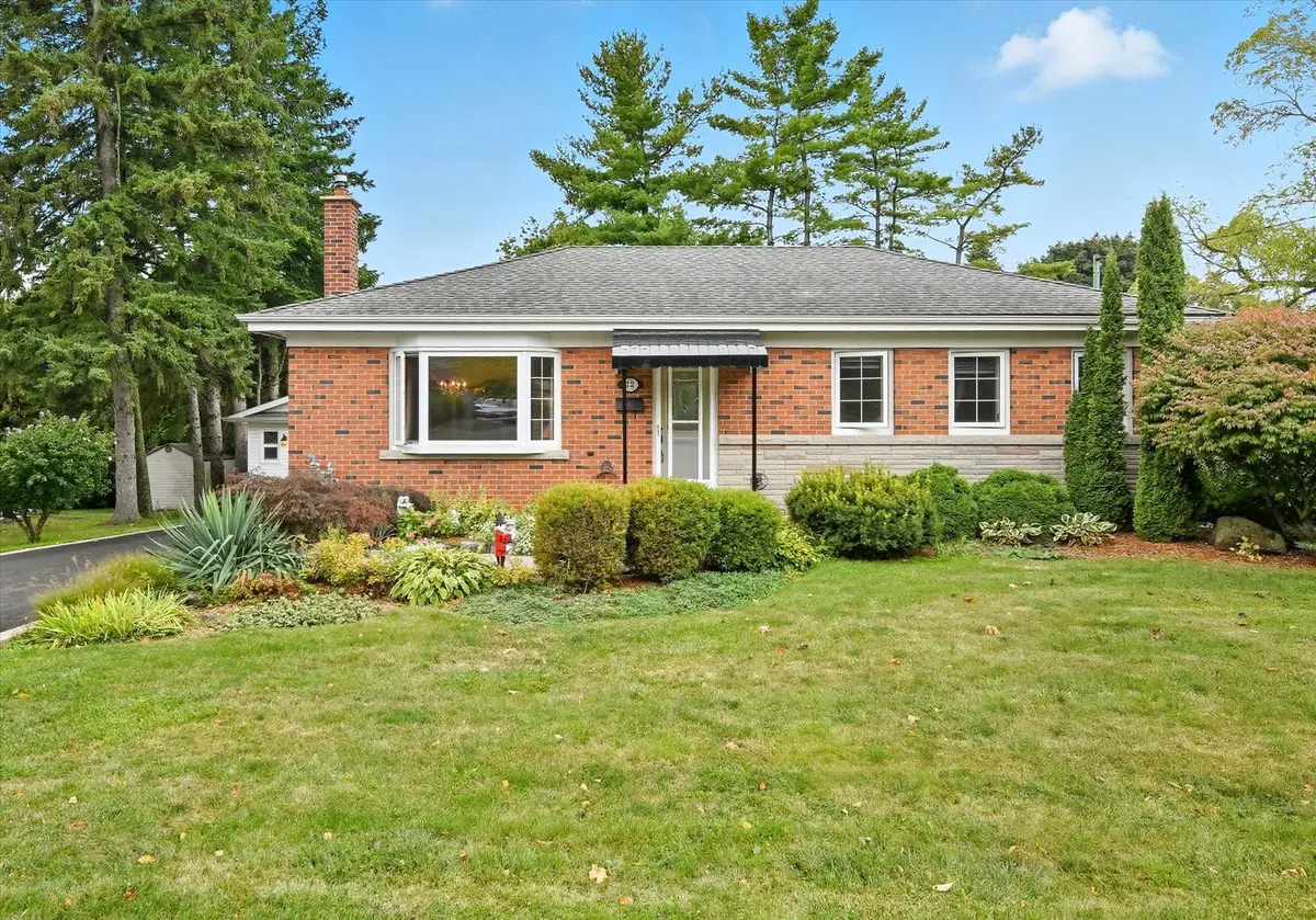 Hamilton, ON L0R 2H0,13 James ST