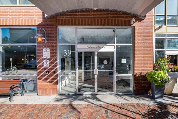 Toronto C08, ON M5A 4R2,39 Parliament ST #909