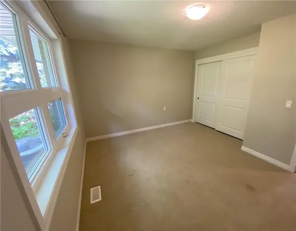 Hamilton, ON L9B 1T8,13 Szollosy CIR