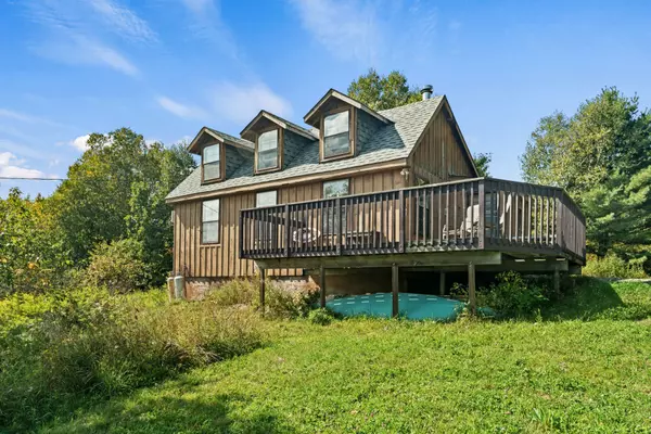 15 Dickinson RD,  Mckellar,  ON P2A 2W7