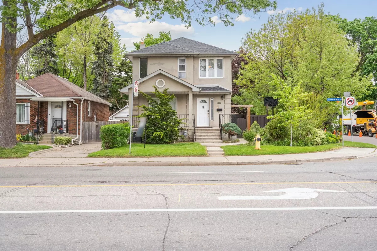 Toronto W04, ON M9N 1H2,1928 Lawrence AVE W