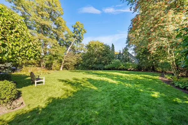 133 & 135 Hudson DR, Toronto C09, ON M4T 2K4