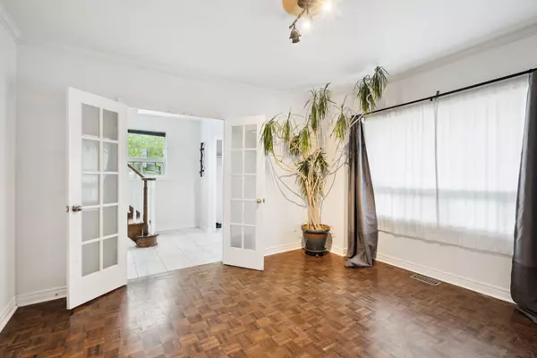 Toronto W04, ON M9N 1H2,1928 Lawrence AVE W