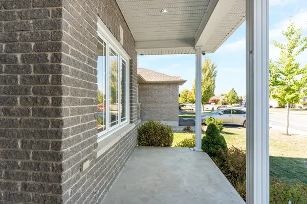 Kingston, ON K7P 0G7,1105 Crossfield AVE