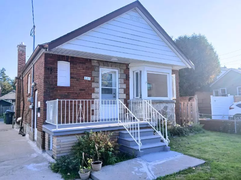 861 Cosburn AVE #Main Fl, Toronto E03, ON M4C 2W4
