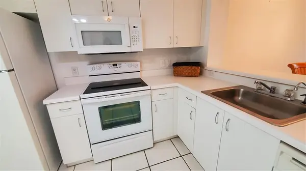 Fort Lauderdale, FL 33321,7717 Trent Dr #109