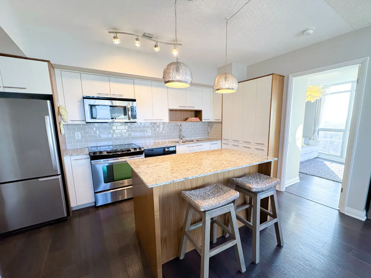 1 Valhalla Inn RD #1807, Toronto W08, ON M9B 1S9