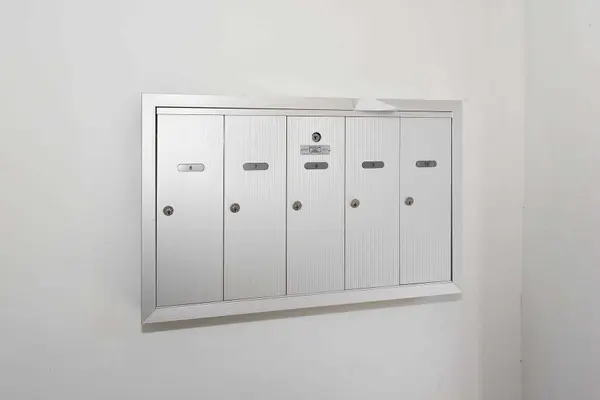 121 Fourth ST, Toronto W06, ON M8V 2Y6