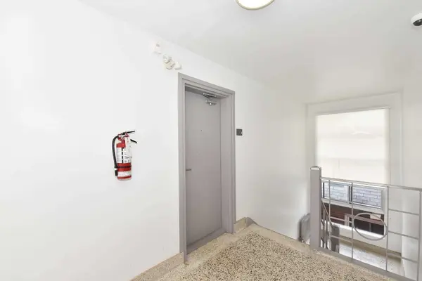 121 Fourth ST, Toronto W06, ON M8V 2Y6