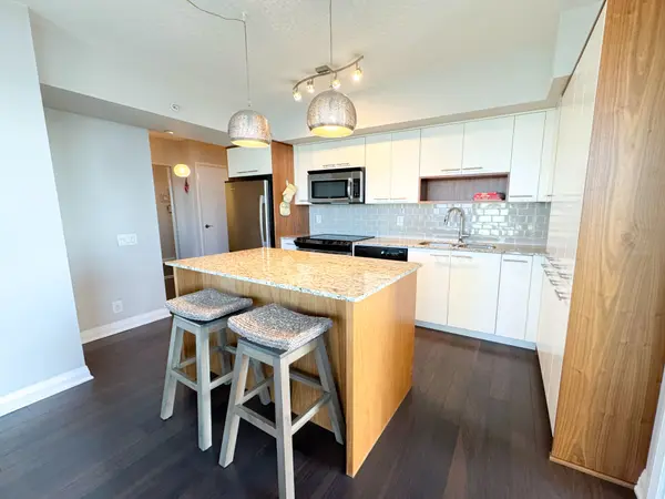 1 Valhalla Inn RD #1807, Toronto W08, ON M9B 1S9