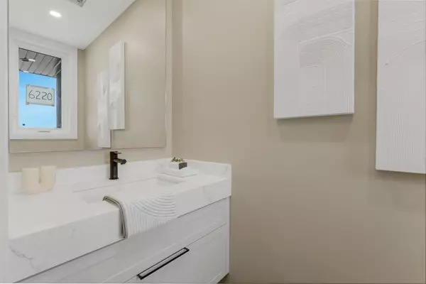 Niagara Falls, ON L2H 0B8,6204 Curlin CRES