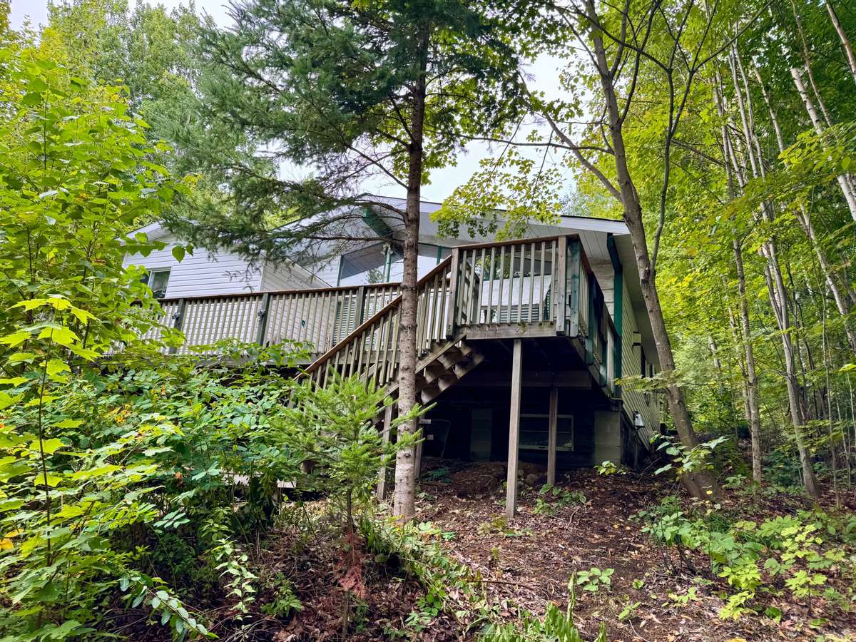 256 Elgin RD, Hastings Highlands, ON K0L 2K0