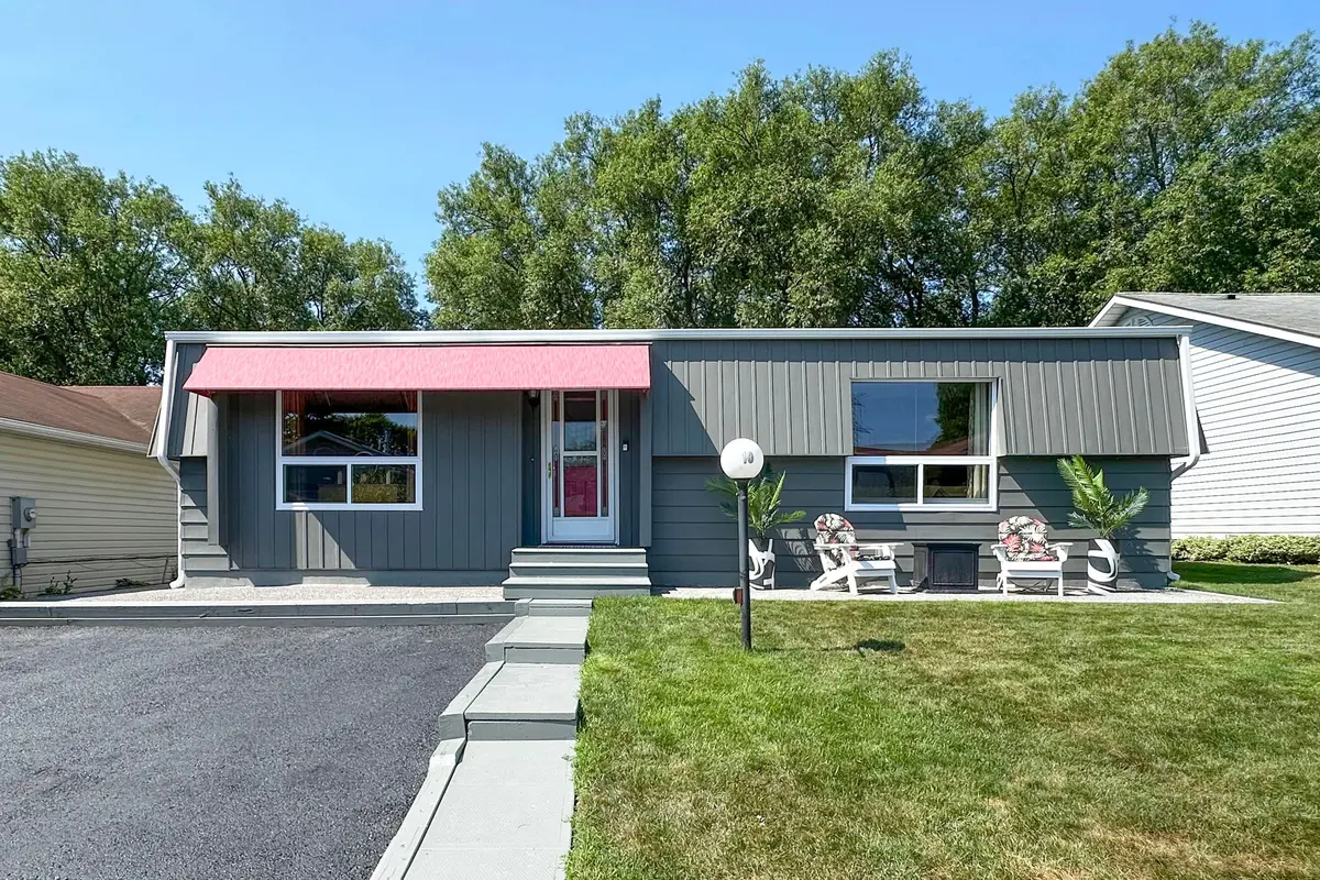 Clarington, ON L1B 1A4,10 Eastbank RD