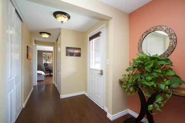 Clarington, ON L1B 1A4,10 Eastbank RD