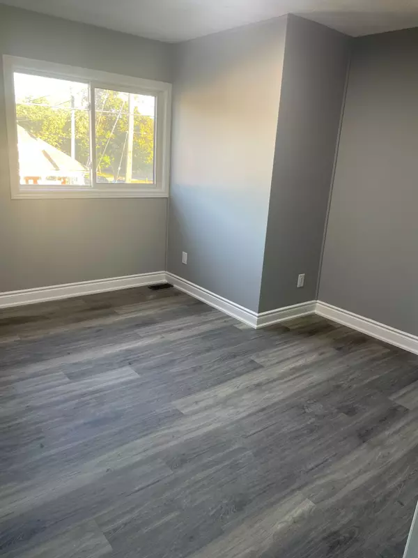 Brantford, ON N3S 3X8,306 Darling ST #Main Floor