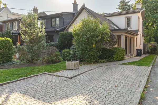 Toronto C04, ON M5M 1V9,65 St Germain AVE