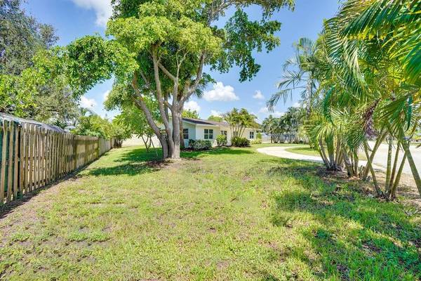 Stuart, FL 34994,1582 NW Palm Lake Dr