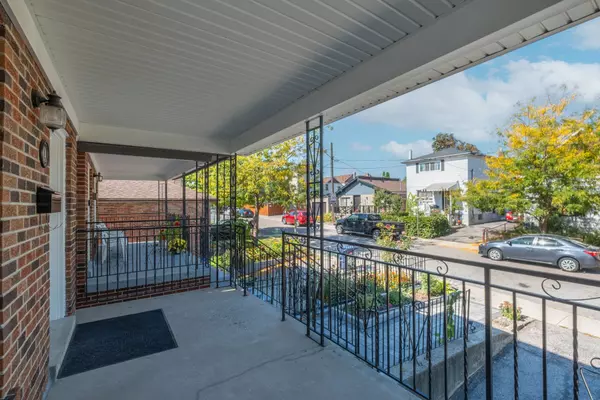 Toronto W03, ON M6N 2R5,8A Ruthven PL