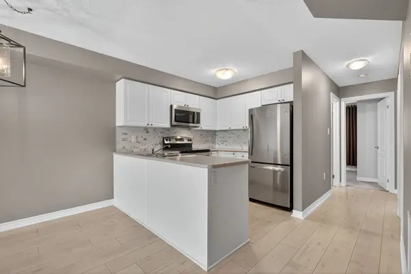 Barrie, ON L4N 5W9,53 Ferndale DR S #11