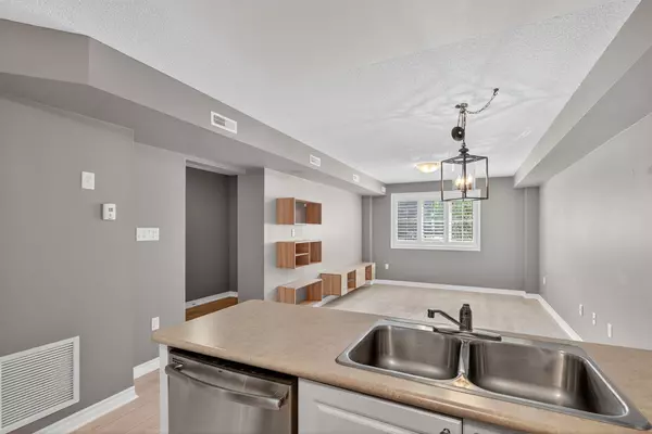 Barrie, ON L4N 5W9,53 Ferndale DR S #11