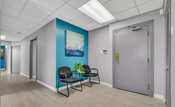 Tunneys Pasture And Ottawa West, ON K1Y 0Y1,99 Holland AVE #106