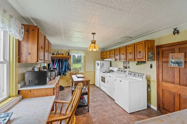 Athens, ON K0E 1B0,255 COUNTY ROAD 40 RD