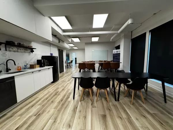 Mississauga, ON L5G 1G7,230 Lakeshore RD E #200-#3