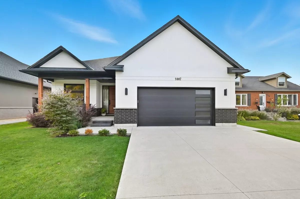 Pelham, ON L3C 3C2,1007 Clare AVE