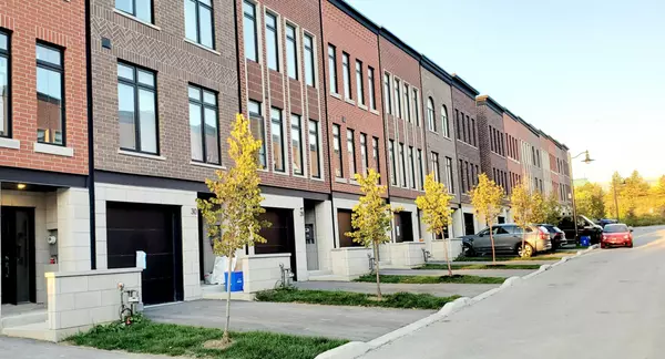 Aurora, ON L4G 4A4,20 Chestnut CT