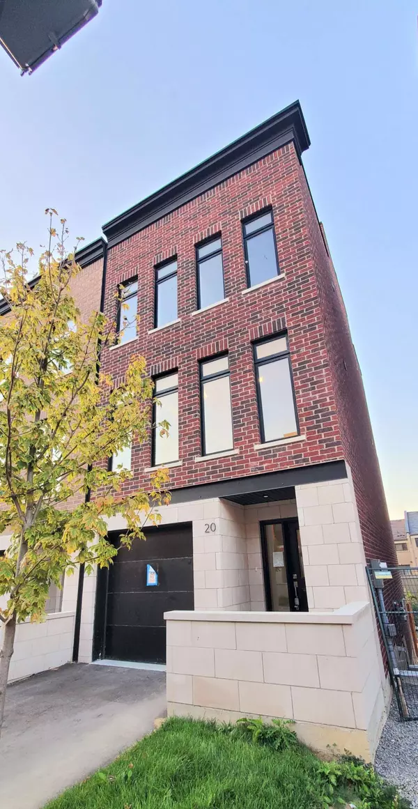 Aurora, ON L4G 4A4,20 Chestnut CT