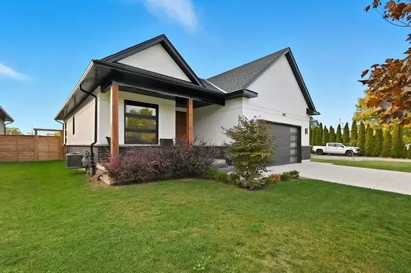 Pelham, ON L3C 3C2,1007 Clare AVE