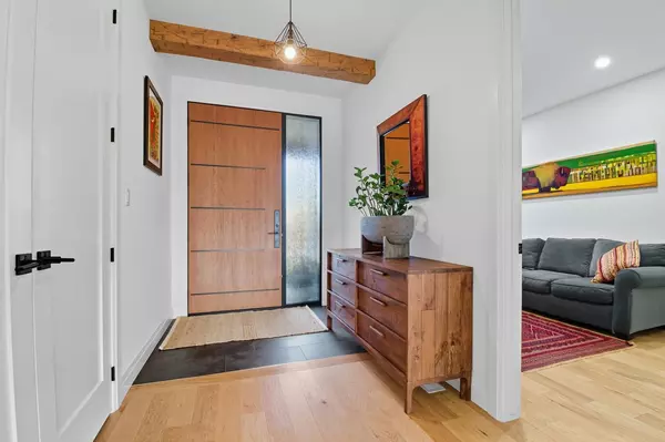 Pelham, ON L3C 3C2,1007 Clare AVE