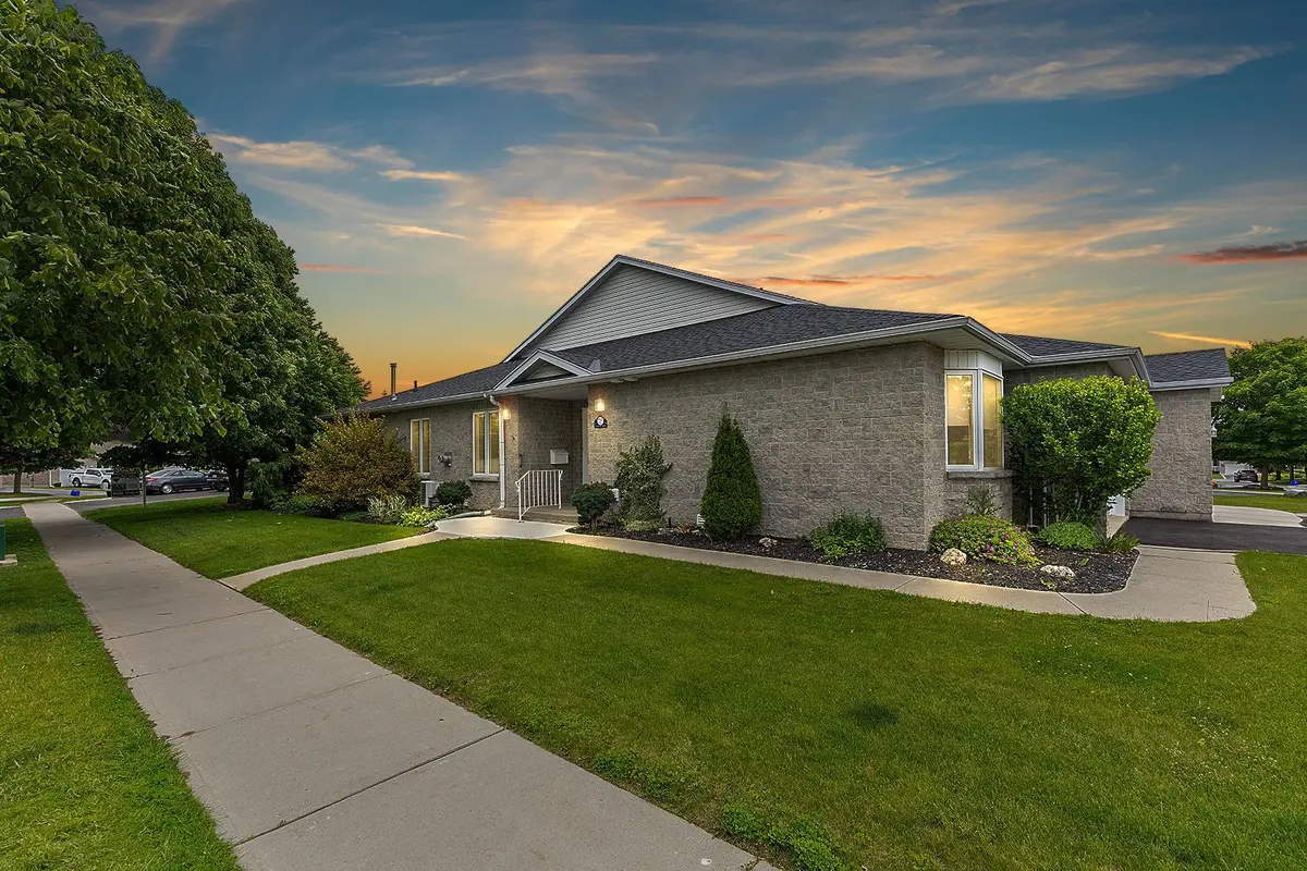 Kingston, ON K7M 8Z2,715 Millwood DR