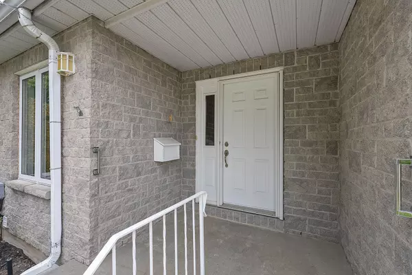 Kingston, ON K7M 8Z2,715 Millwood DR