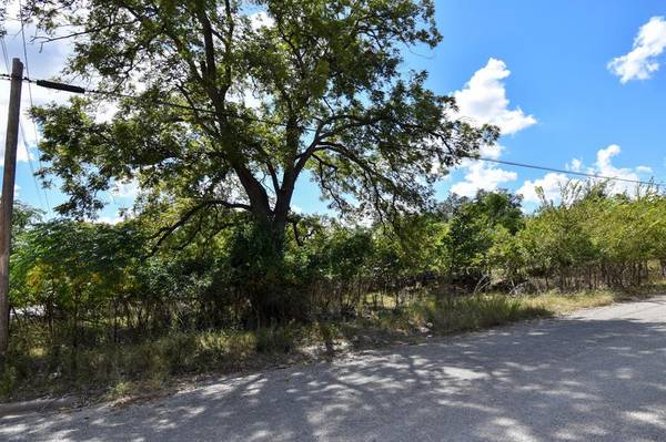 Brady, TX 76825,904 E 6th