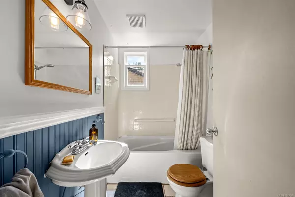 Courtenay, BC V9N 1X1,1261 14th St