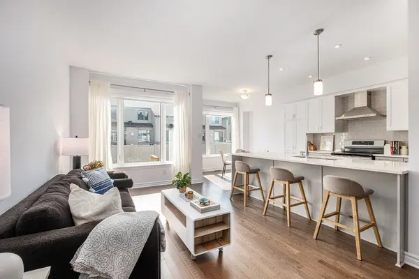 Stittsville - Munster - Richmond, ON K2V 0M7,519 Triangle ST